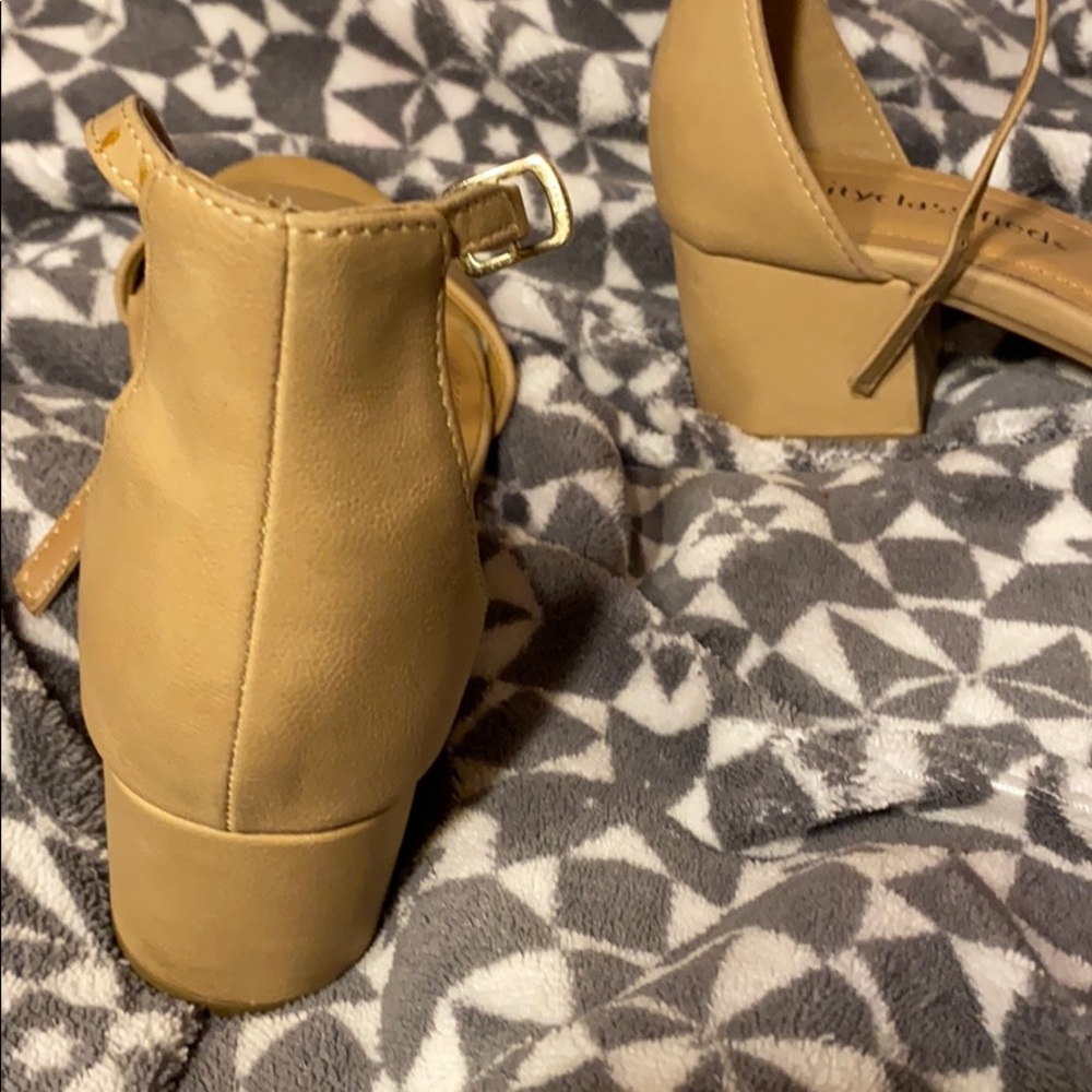 Heels - Picture 3 of 3